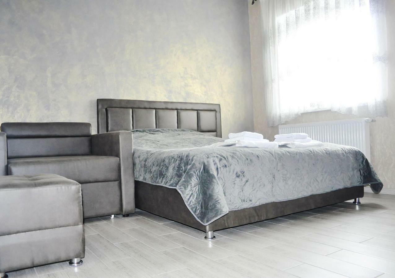 Імперія Otaci Exterior photo